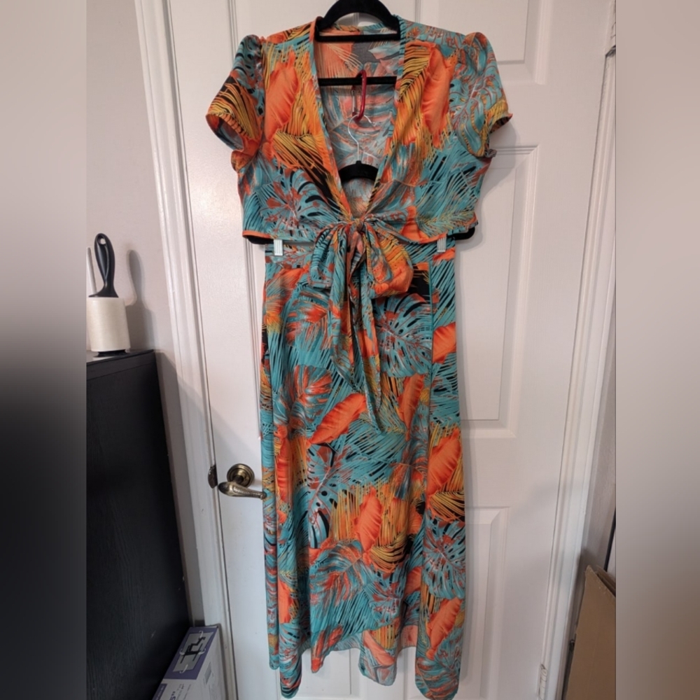 Vibrant Tropical Leaf Maxi Dress